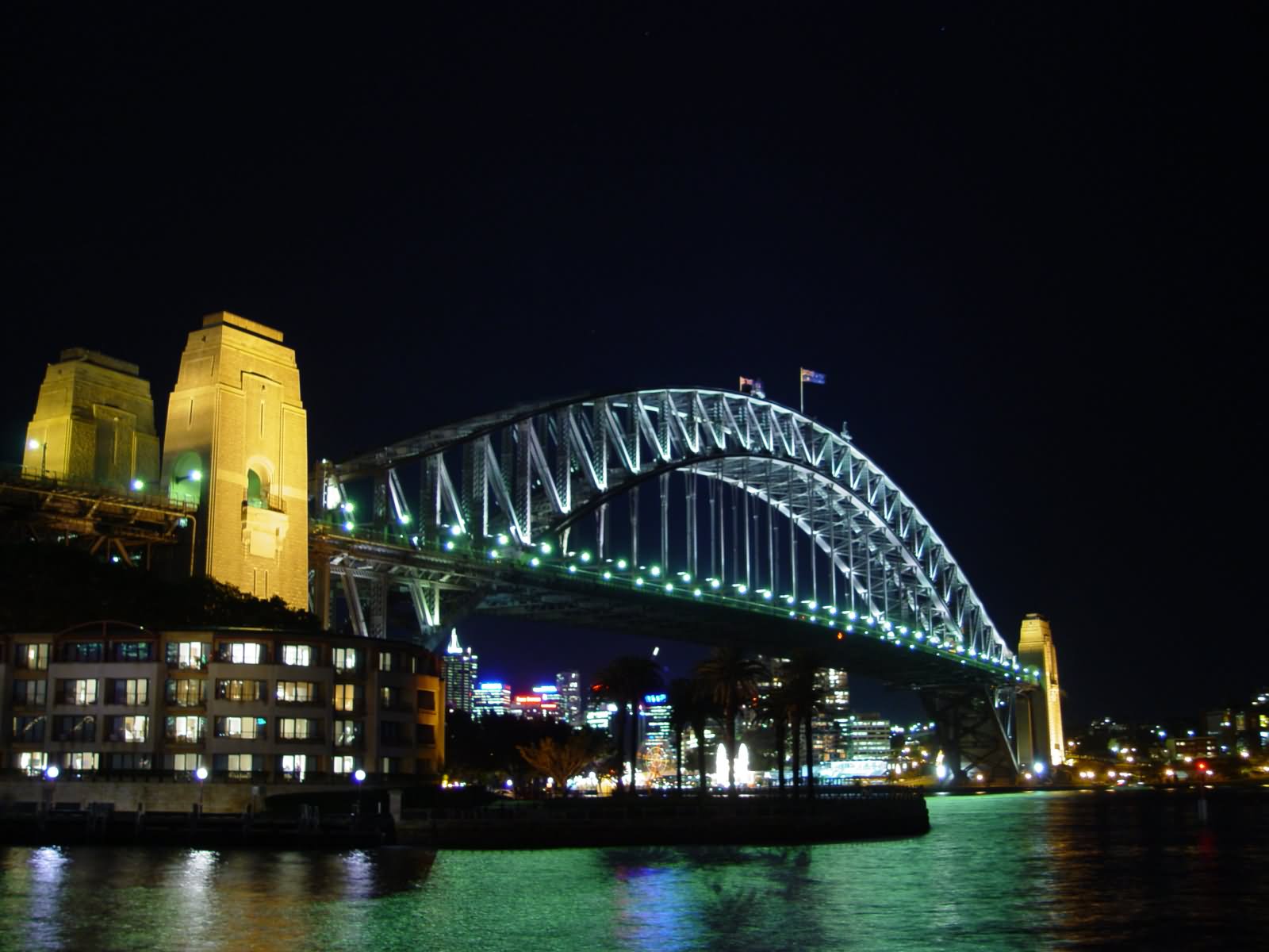 Sydney Harbour Bridge Looks Stunning At Night