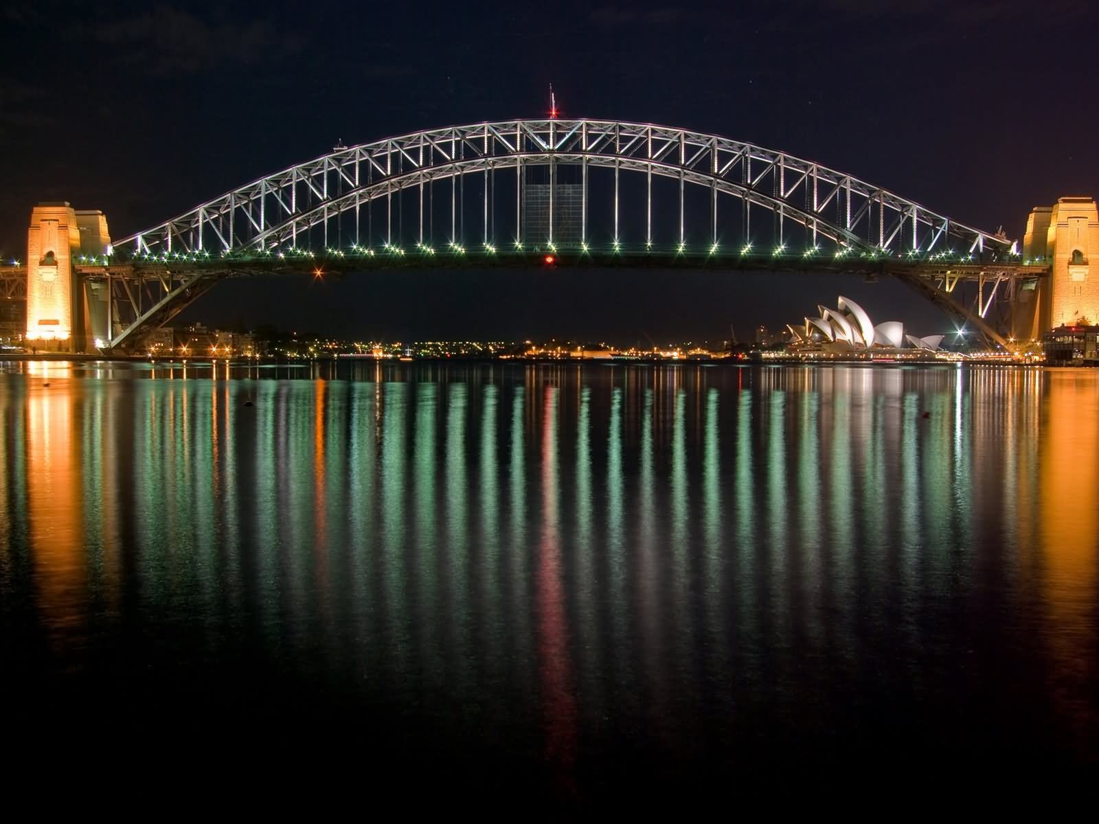 Sydney Harbour Bridge Looks Very Beautiful With Lighting Decoration