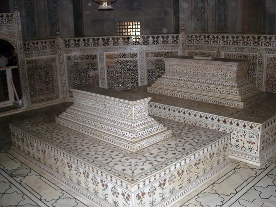 Taj Mahal Inside Image