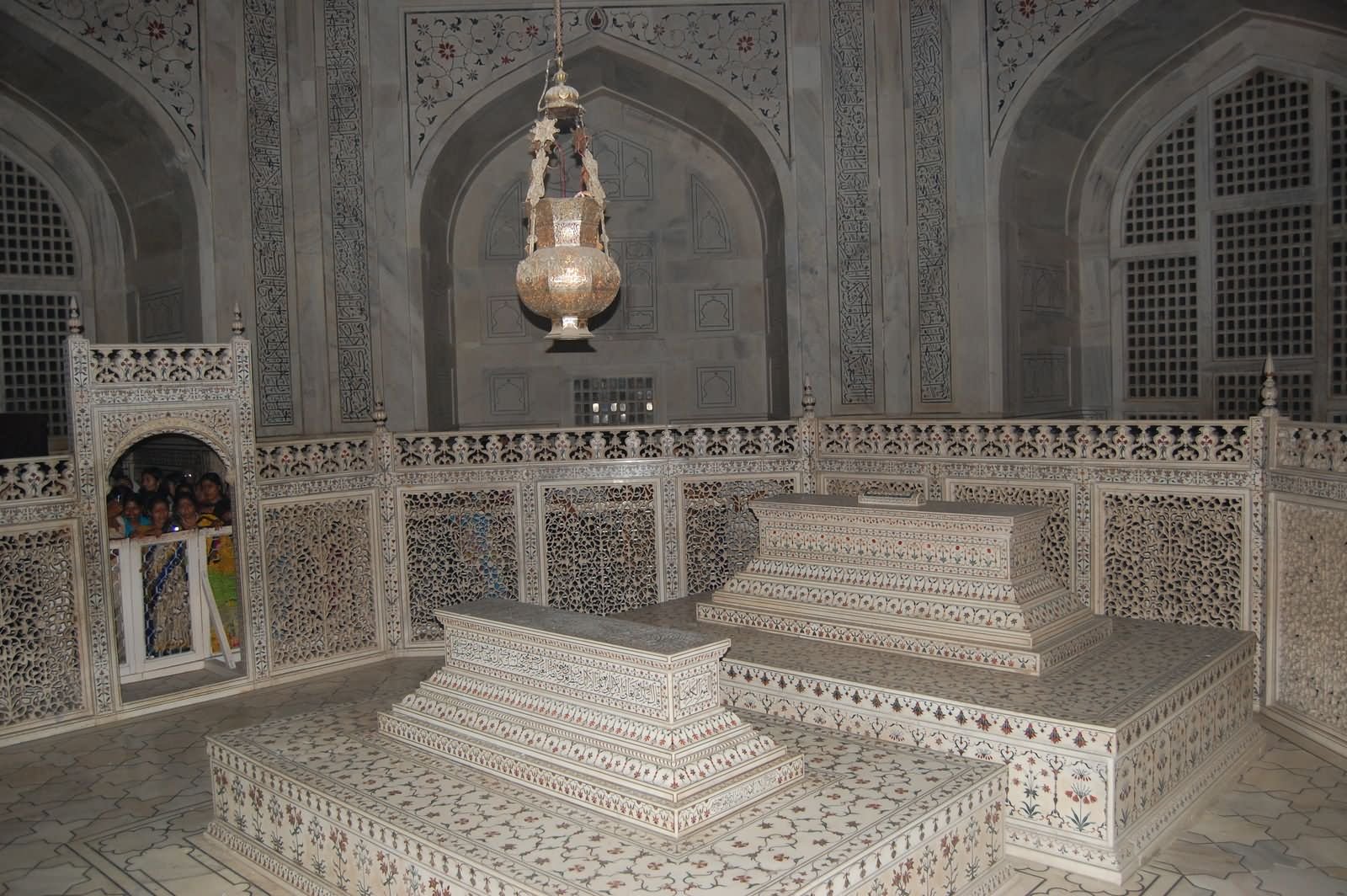 Taj Mahal Inside Photo