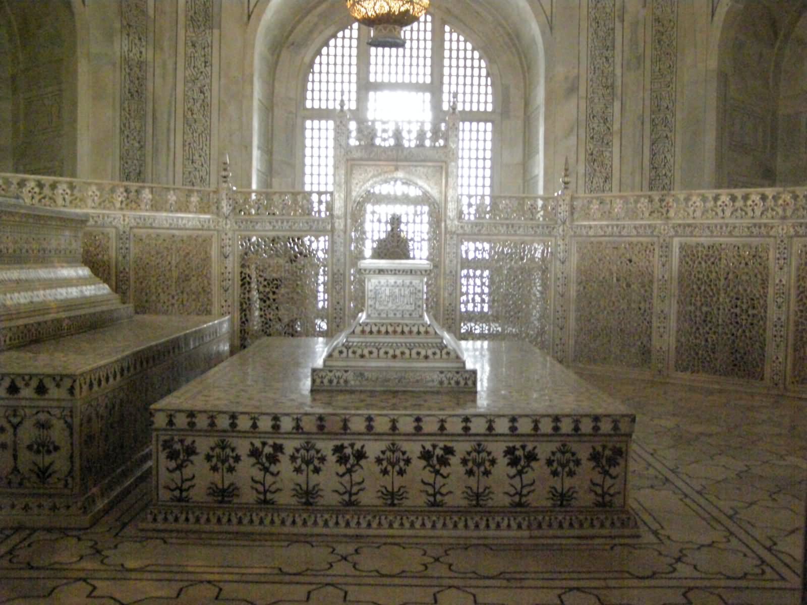 Taj Mahal Inside View Image