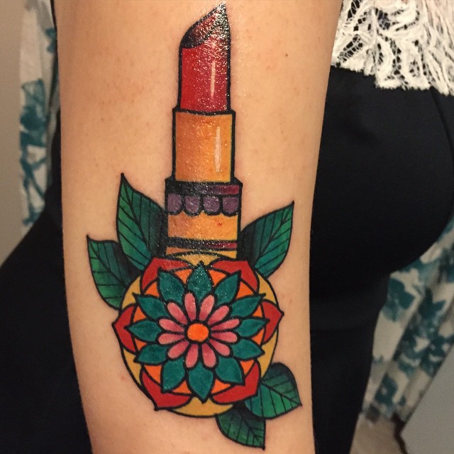 Traditional Lipstick Tattoo On Right Half Sleeve