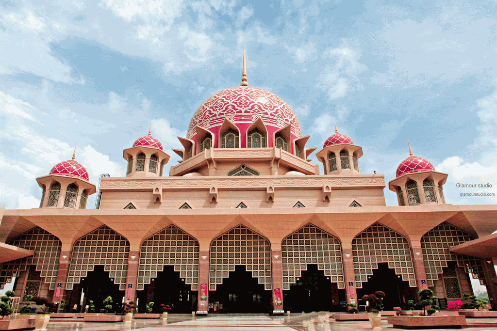 Front Picture Of Putra Mosque