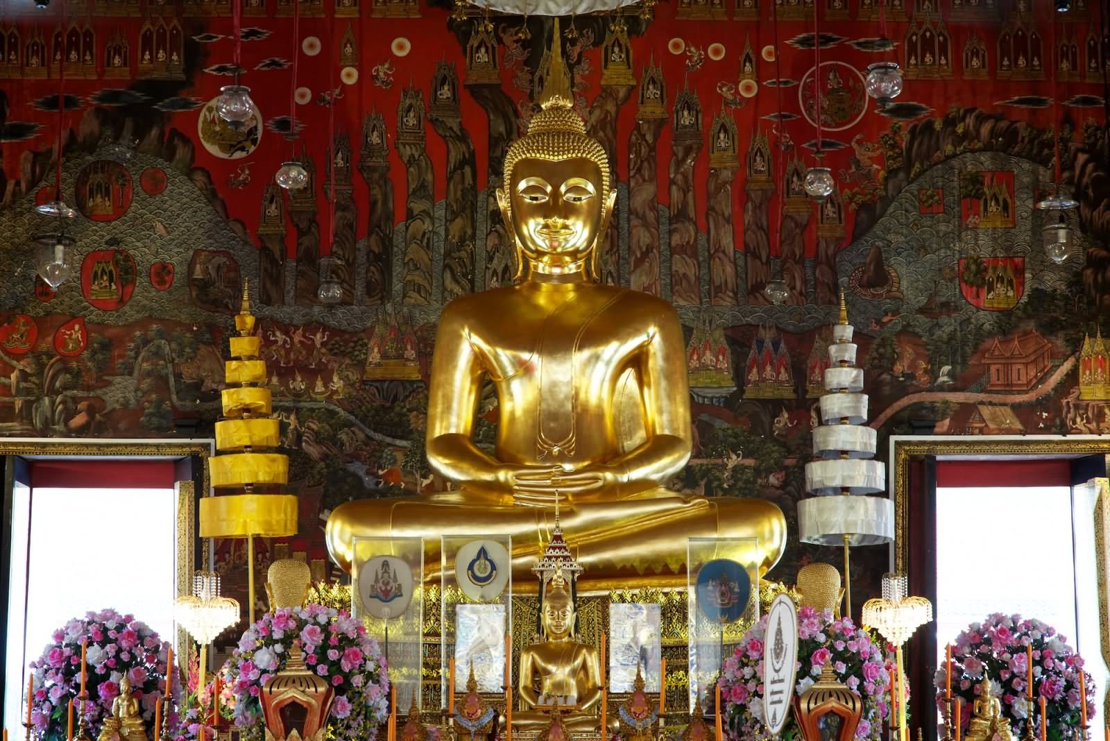 Lord Buddha Golden Statue Inside Wat Saket