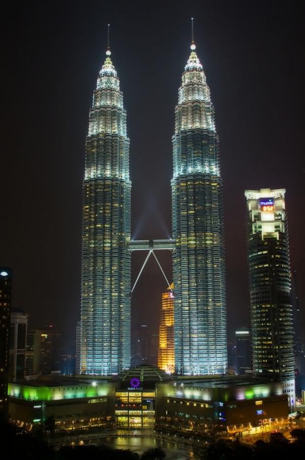 Night View Of Petronas Towers Image