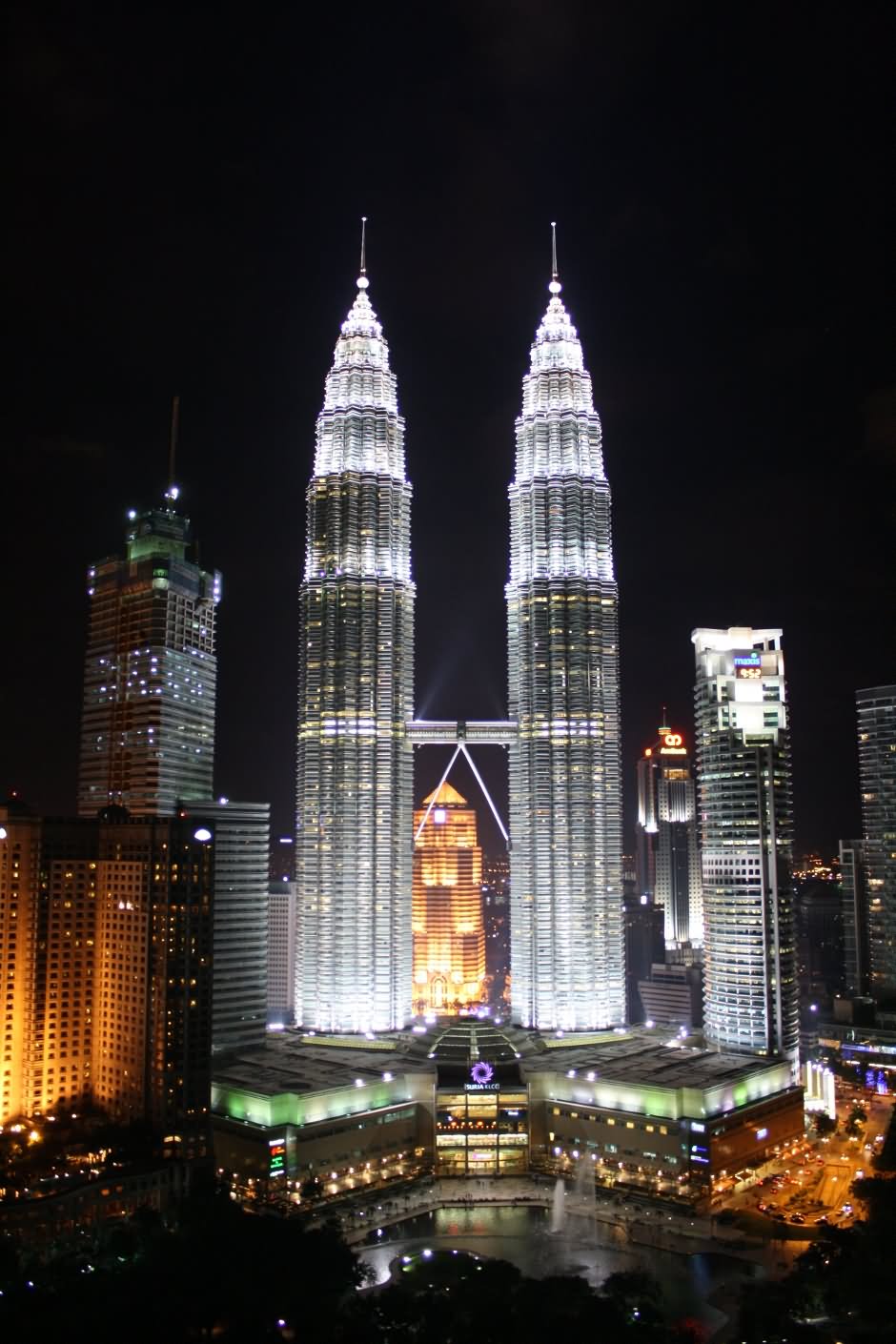 Petronas Towers Looks Adorable At Night