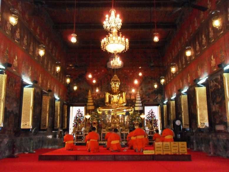 Prayer Hall At Wat Saket Temple Picture
