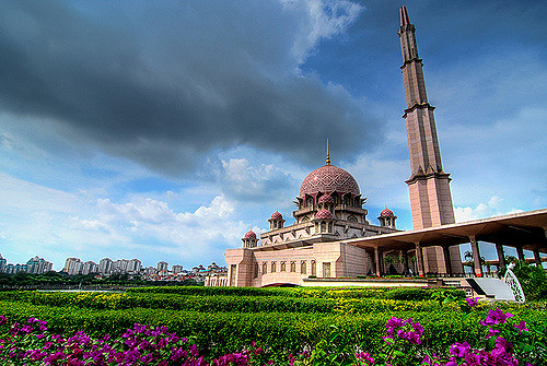 Putra Mosque Beautiful Garden Picture
