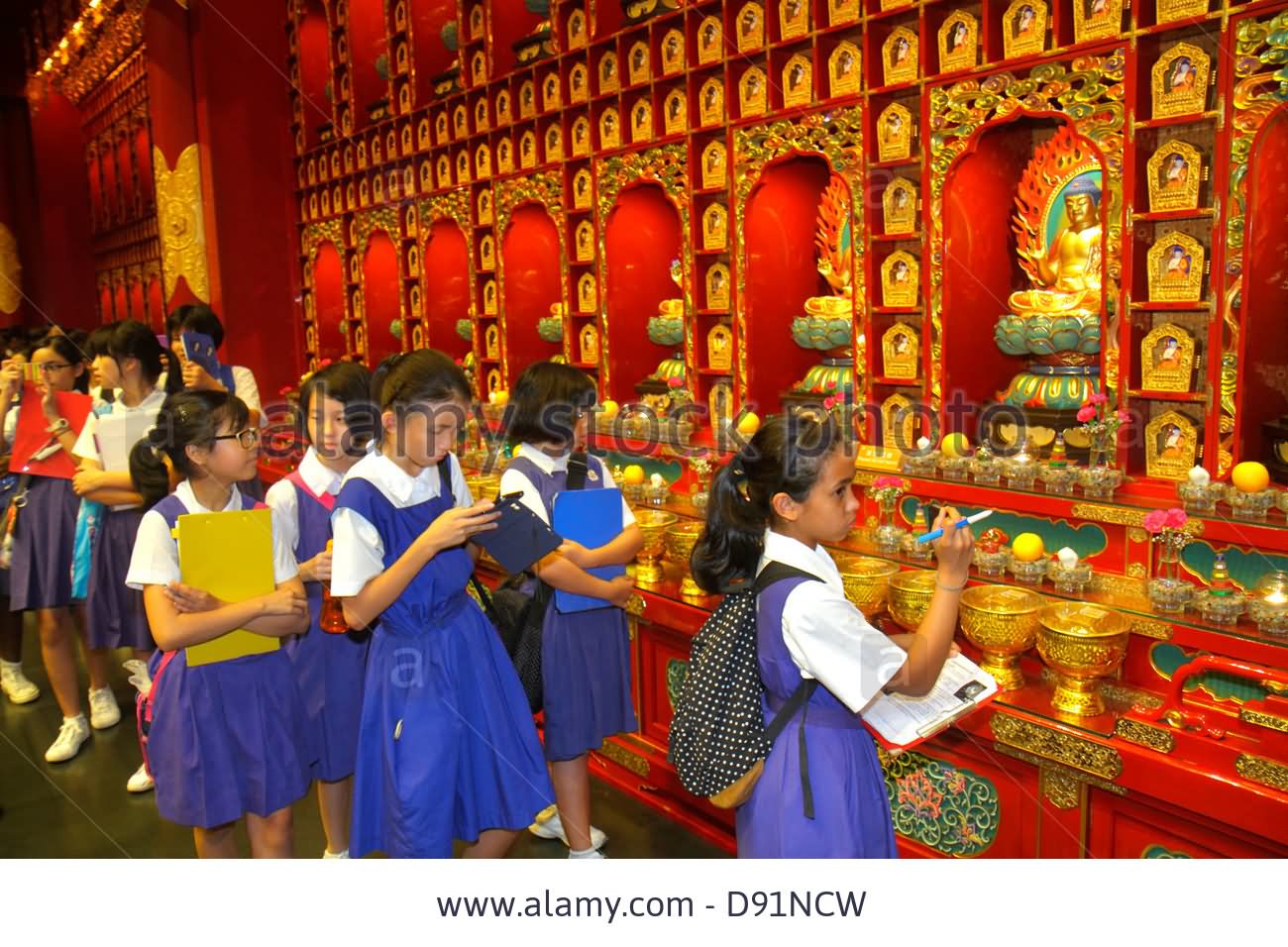 School Children Visit Buddha Tooth Relic Temple
