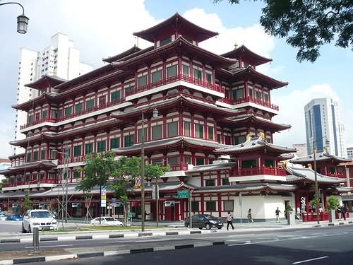 Side View Image Of Buddha Tooth Relic Temple
