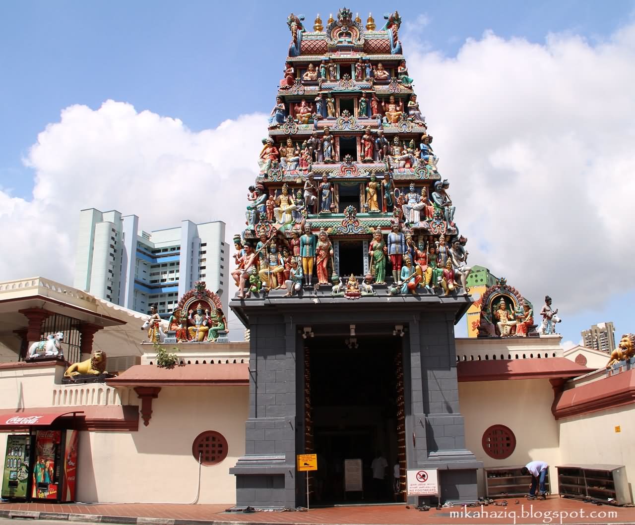 Sri Mariamman Temple, Singapore Front Picture