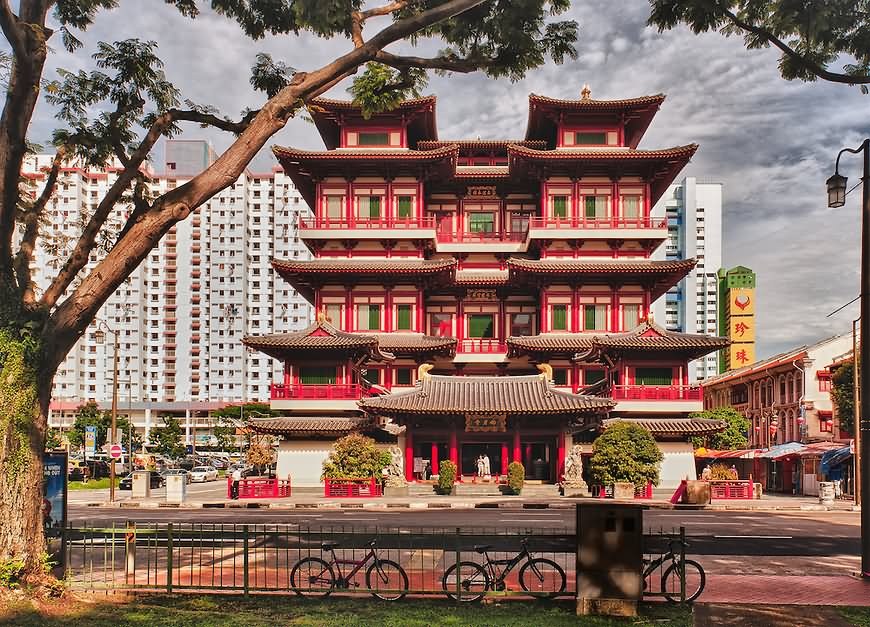 The Buddha Tooth Relic Temple In Singapore's Chinatown