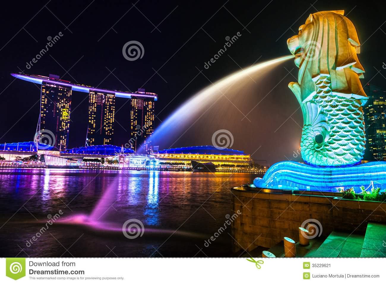 The Merlion Fountain And Marina Bay Sands, Singapore