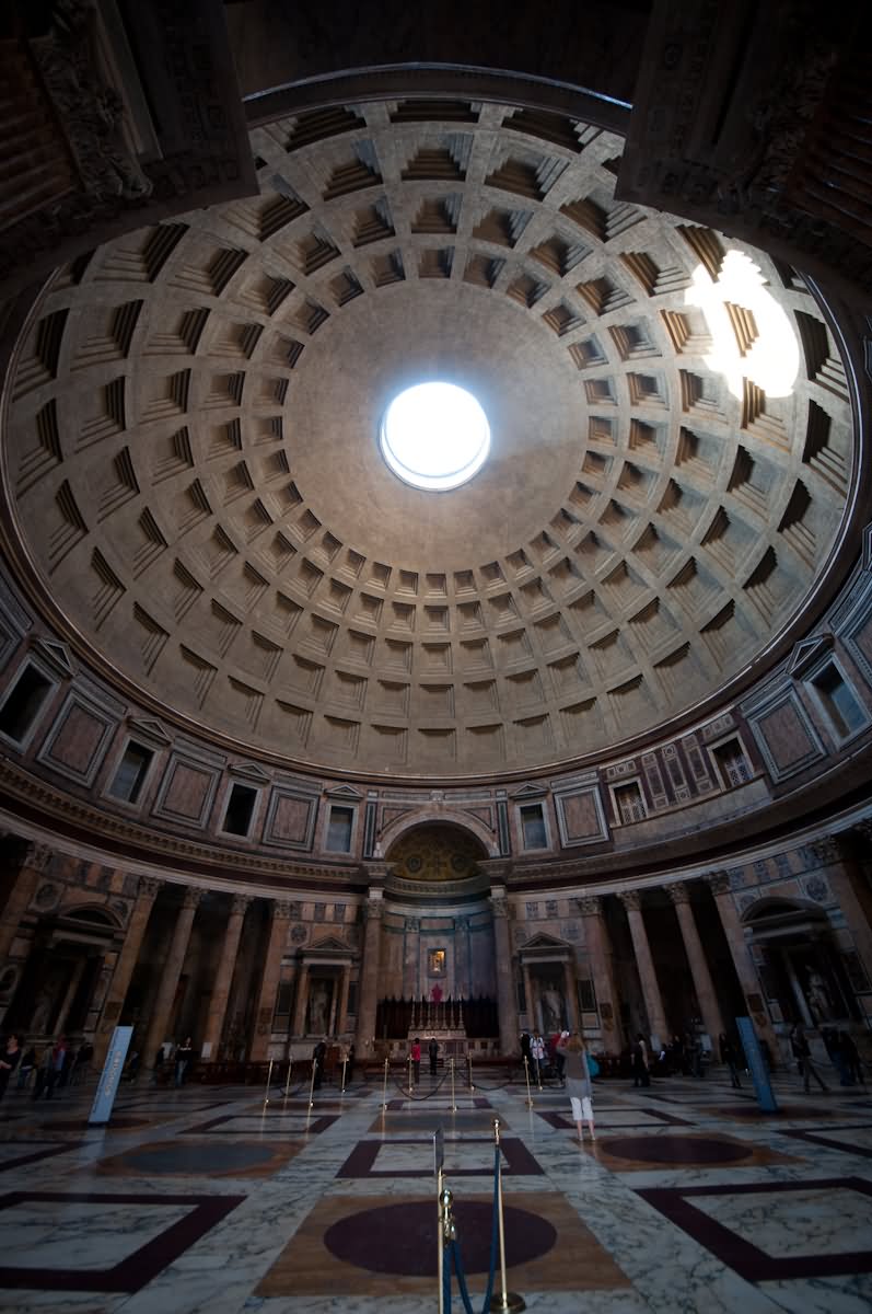 Adorable-Dome-Inside-Pantheon-Rome.jpg
