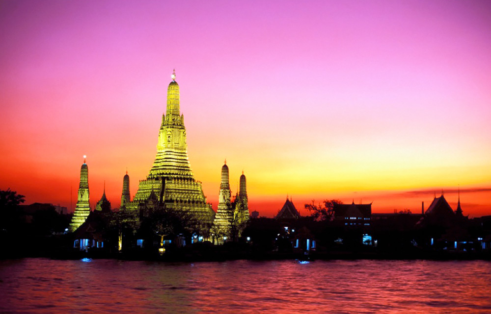 Adorable Sunset View Of Wat Arun Temple