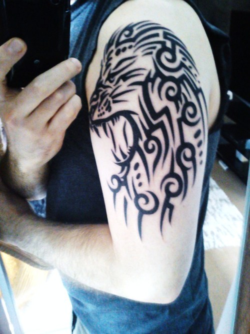 Amazing Black Tribal Leo Tattoo On Arm