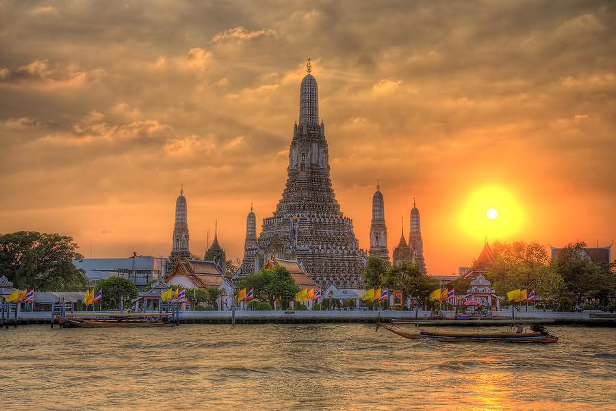 Amazing View Of Wat Arun Temple, Bangkok