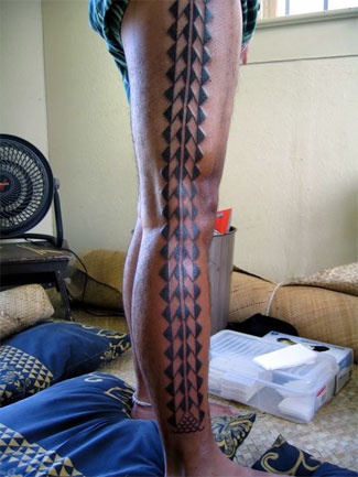 Black Ancient Hawaiian Design Tattoo On Right Full Leg