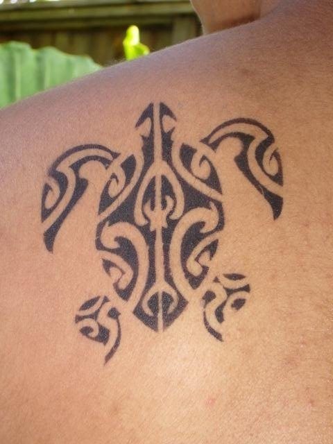 Black Hawaiian Turtle Tattoo Design