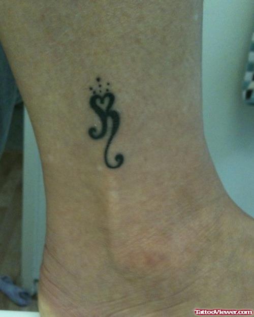 Black Little Leo Heart Symbol Tattoo Design For Leg