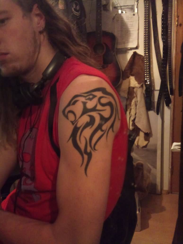 Black Tribal Leo Head Tattoo On Left Shoulder By Mike Vijzelaar