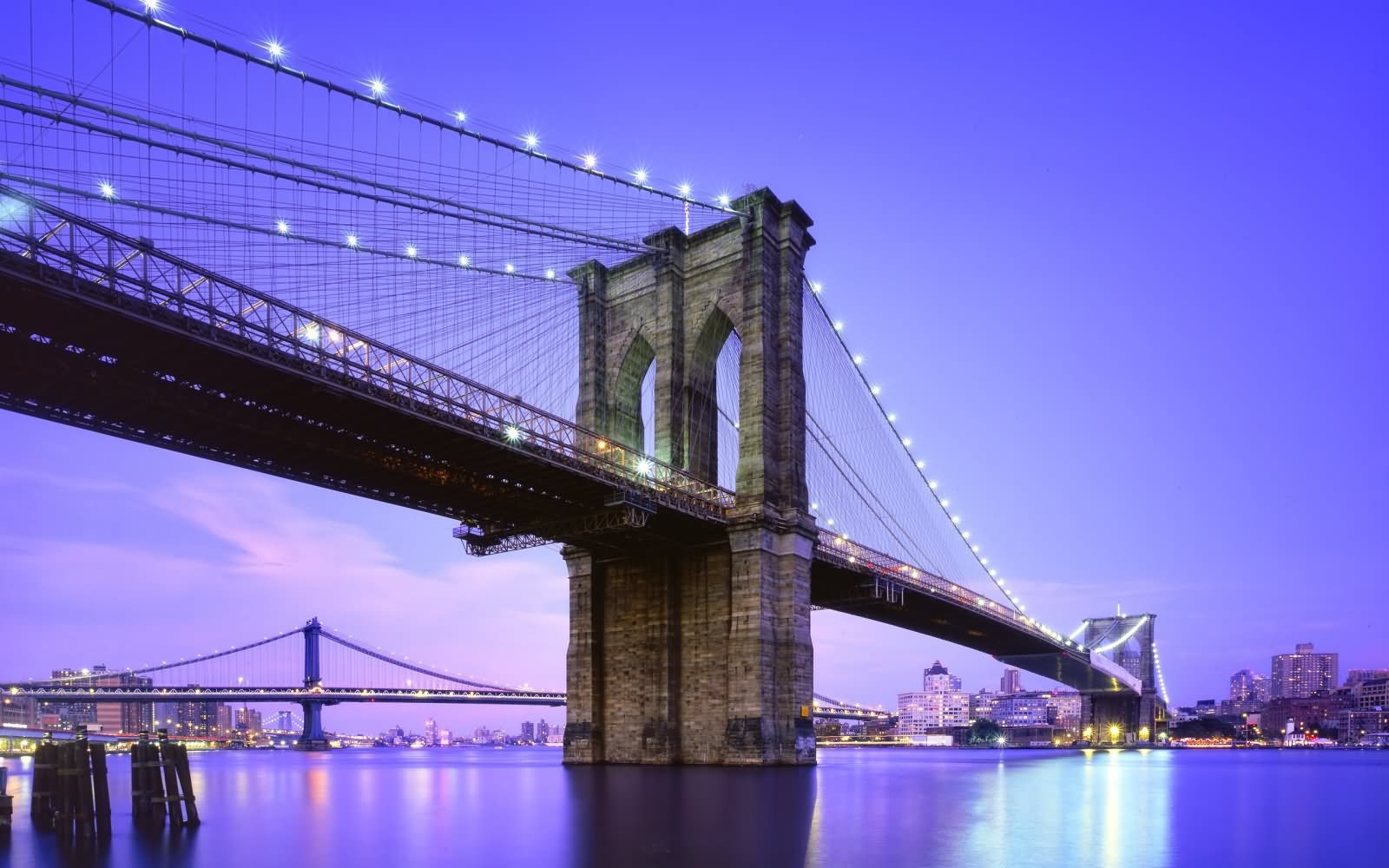Brooklyn Bridge Looks Amazing With Night Lights