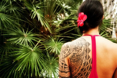 Classic Hawaiian Design Tattoo On Girl Left Back Shoulder