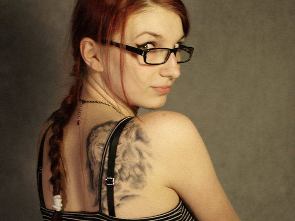 Grey Ink Leo Tattoo On Girl Right Back Shoulder