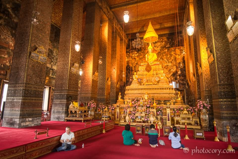 Inside Wat Arun Temple Picture