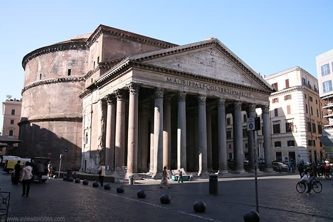 Pantheon Facade Picture