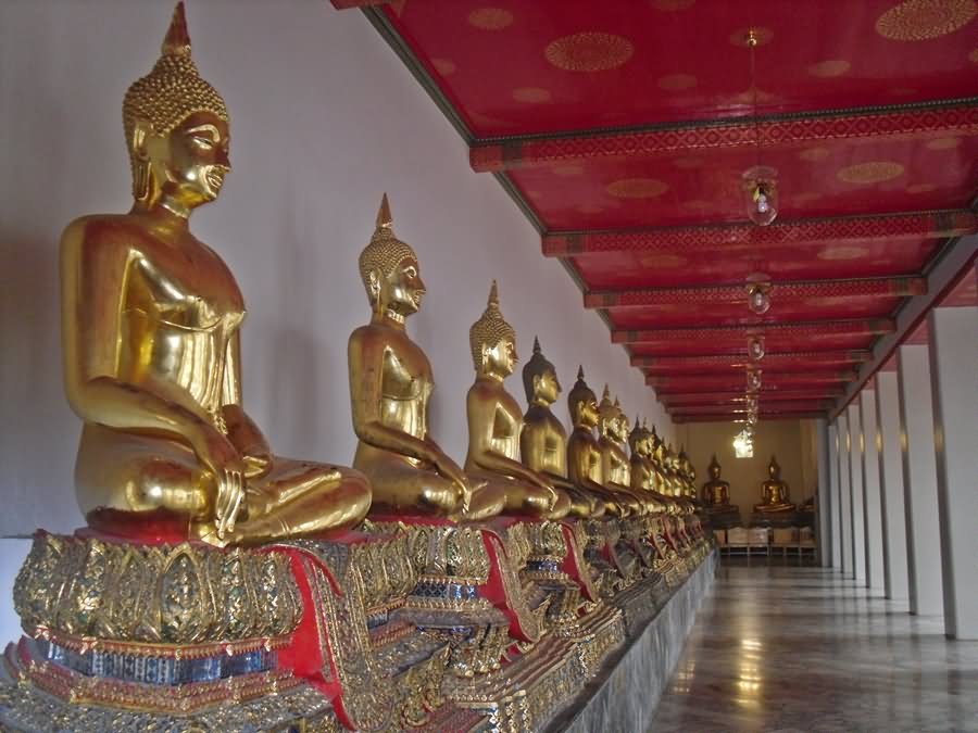 Row Of Buddhas Inside Wat Arun Temple Beautiful Picture