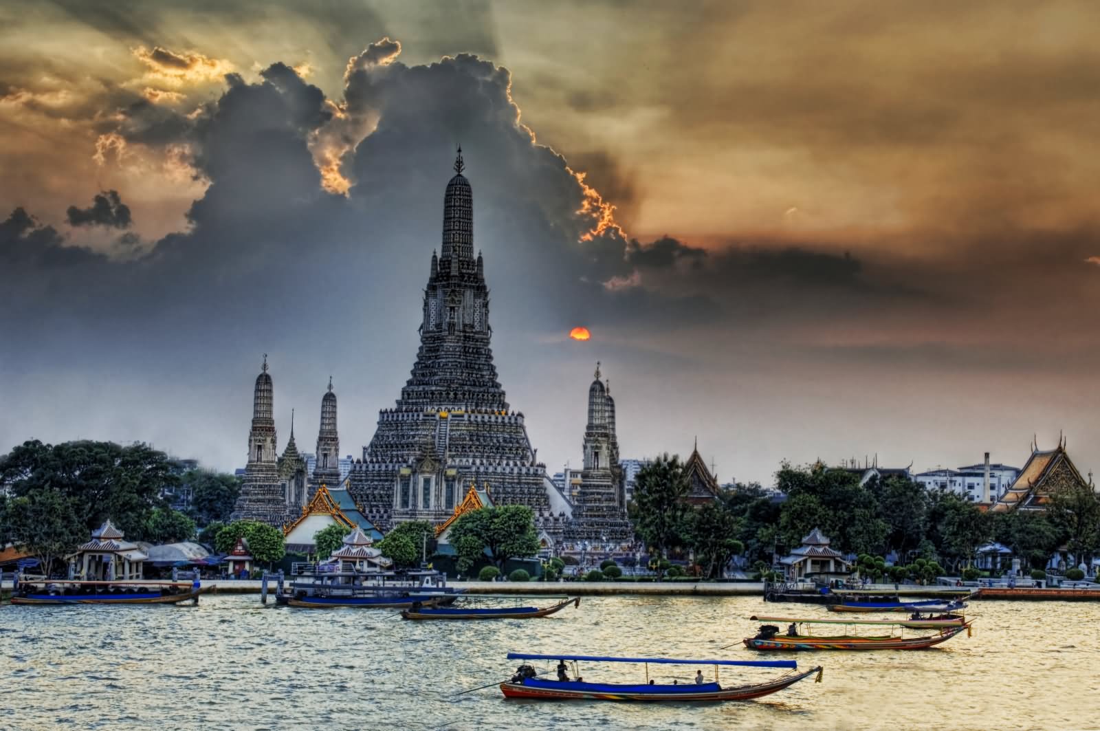 Sunset View Of Wat Arun Temple