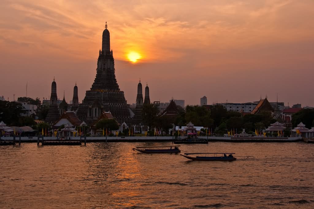 25 Most Incredible Sunset View Pictures Of Wat Arun Temple