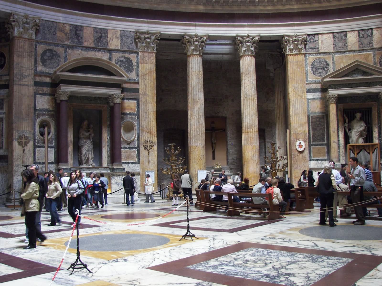 Tourists Inside Pantheon Picture