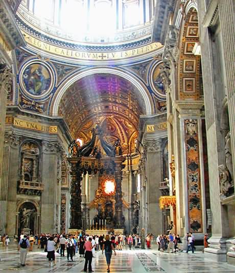 Tourists Sees The Beauty Of St. Peter's Basilica Inside View