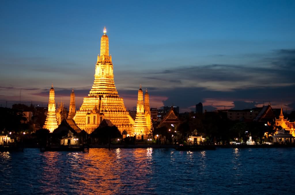 Wat Arun At Night Picture