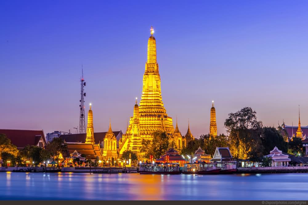 Wat Arun Temple At Night Picture