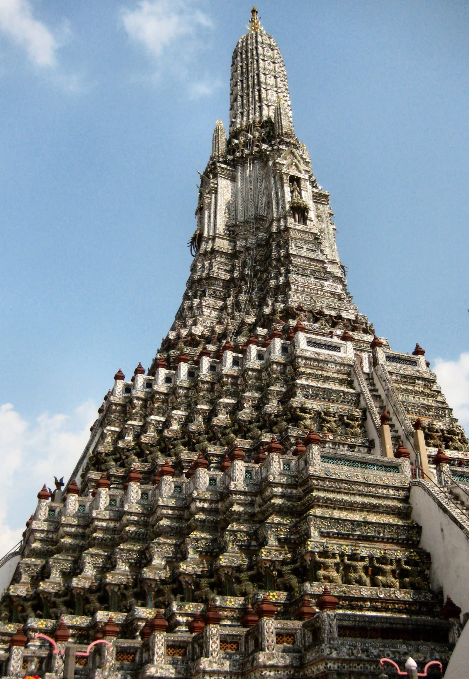 Wat Arun Temple Closeup Picture