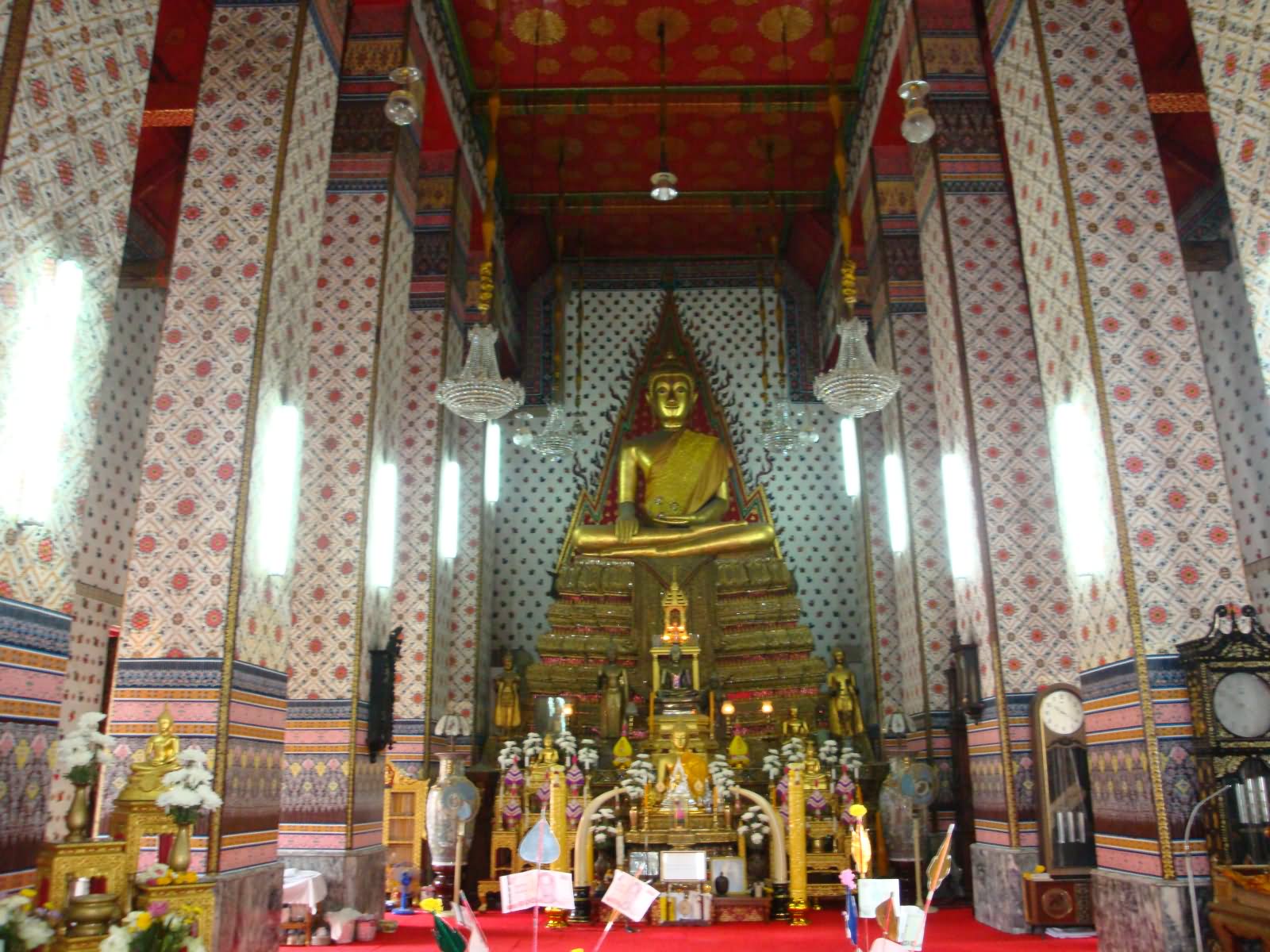 Wat Arun Temple Inside Photo