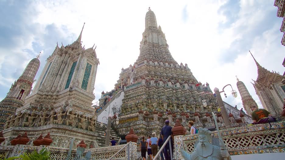 Wat Arun Temple Near Close Up