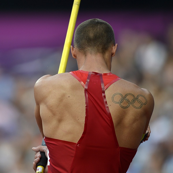 Black Outline Olympic Symbol Tattoo On Man Right Back Shoulder