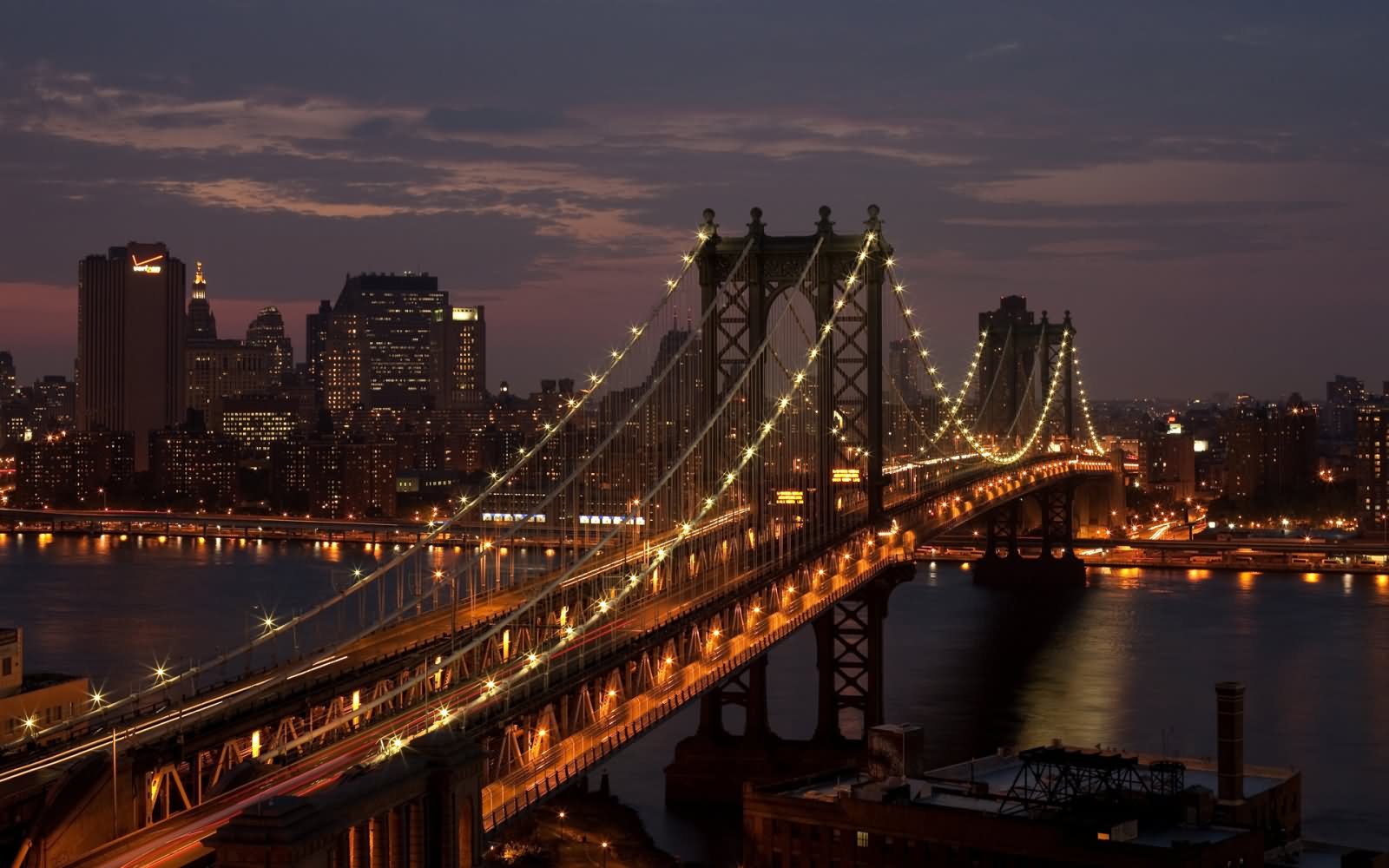 Brooklyn Bridge Looks Amazing In Night Lights