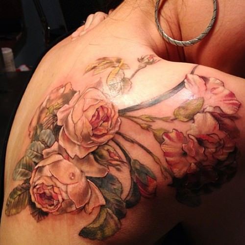 Colorful 3D Feminine Flowers Tattoo On Right Back Shoulder