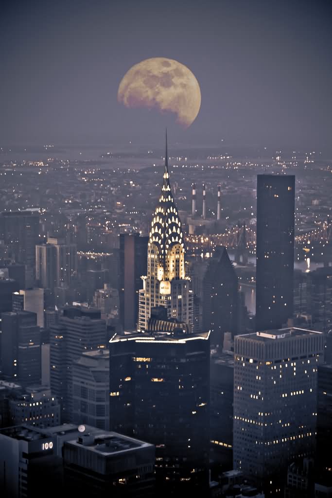 Full Moon And The Chrysler Building