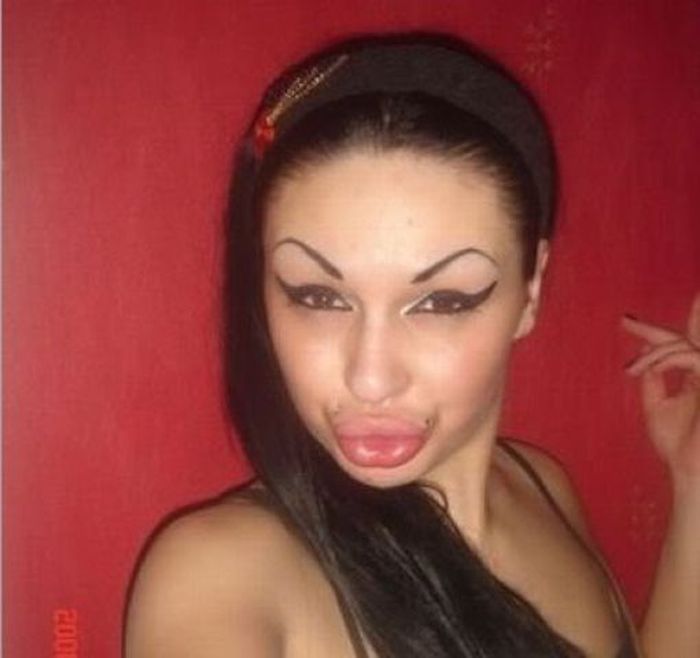 Girl With Duck Face Funny Picture