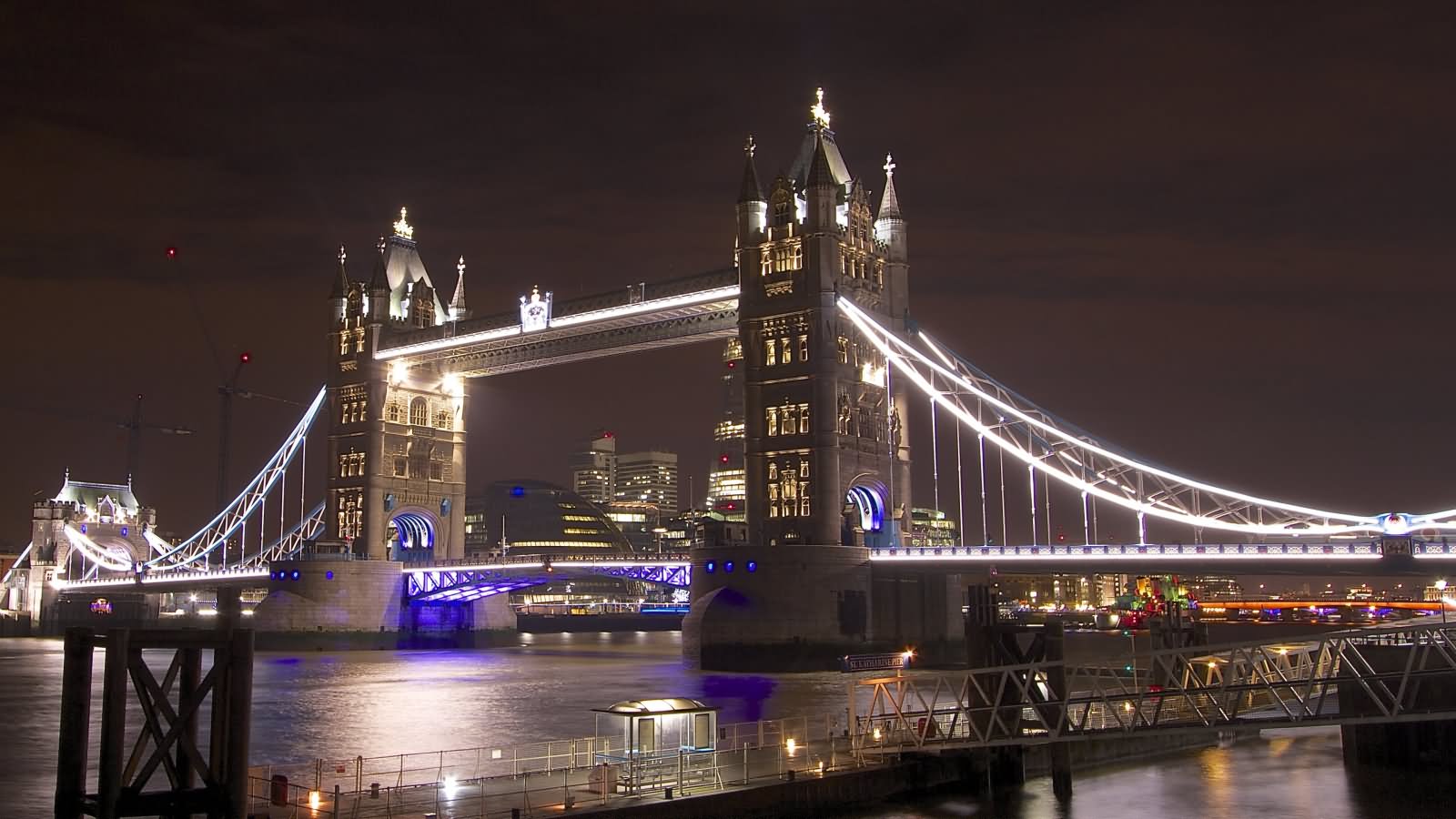 Tower Bridge at Night, London, England бесплатно