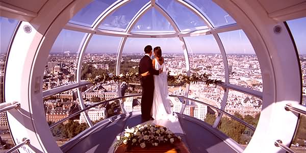 Wedding Couple Inside London Eye Capsule