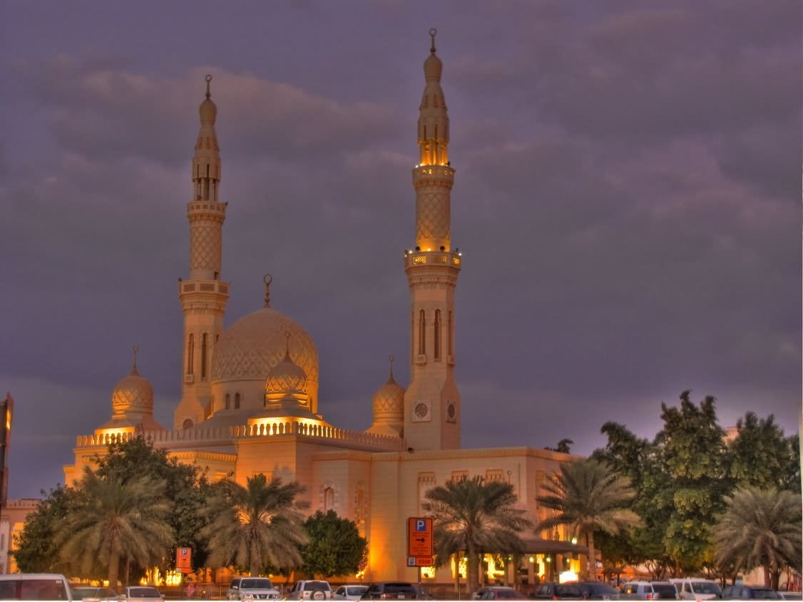 Adorable Night View Of The Jumeirah Mosque