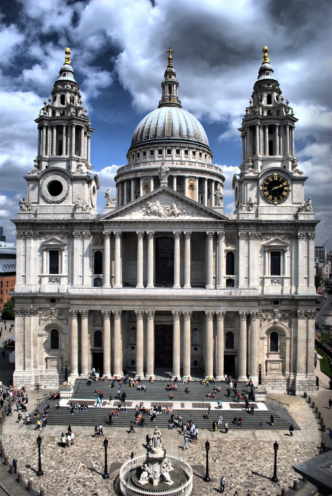 Amazing Front View Of The St Paul’s Cathedral