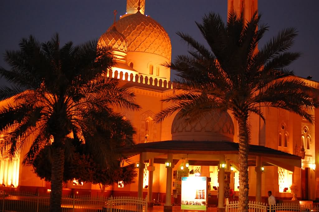 Beautiful Lights On Jumeirah Mosque At Night